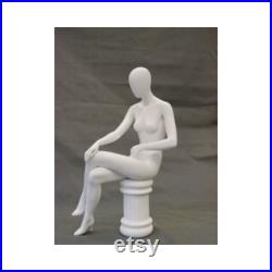 Adult Women's Seated Egg Head Matte White Fiberglass Mannequin with Stool GS9W2