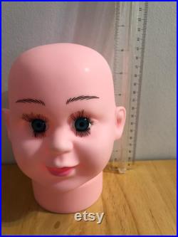 BABY Manequin HEAD plastic store display from the 70 s. Excellent Condition. FREE shipping from Canada