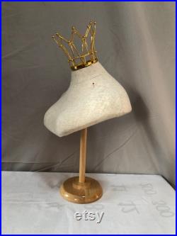 Brooch Display Scarf Display Jewelry Display Adjustable Wooden Base Pinnable Female Mannequin Bust Stand with Gold Crown Neck Diana