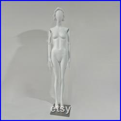 DE-LIANG Quality Female Mannequin,Wedding Fabulours Fiberglass Model for Window Display, Clothing Hanger Dress Form with Wig, With White Arm