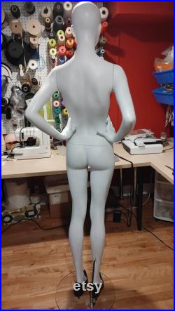 Museum High Quality Fiberglass Mannequin in Matte White. made in Spain. Display Mannequin. Full Body. Window Display. Dress Form