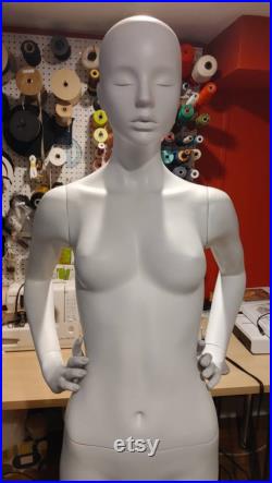 Museum High Quality Fiberglass Mannequin in Matte White. made in Spain. Display Mannequin. Full Body. Window Display. Dress Form