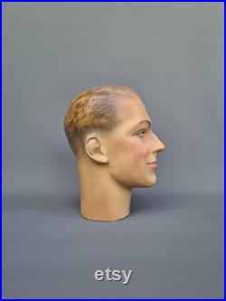 Plaster head from a mannequin