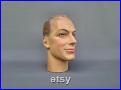 Plaster head from a mannequin