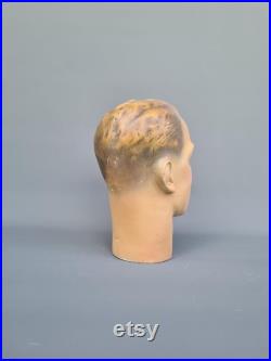 Plaster head from a mannequin