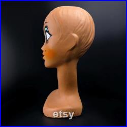 Rare collector's Twiggy hat head signed Huard from 1971 in painted plastic 1970s display bust France Pop Decor Vintage Puppet