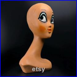 Rare collector's Twiggy hat head signed Huard from 1971 in painted plastic 1970s display bust France Pop Decor Vintage Puppet