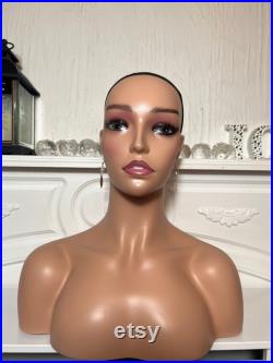 Realistic Female Realistic Female Mannequin Head With Shoulder With Shoulder for wigs