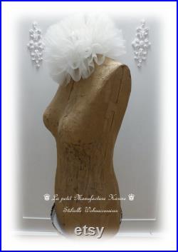 Romantic antique tailor's doll torso table bust bust, with Victorian tulle collar in shabby chic, vintage, country style