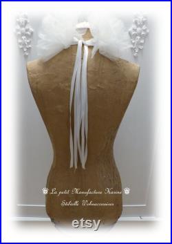Romantic antique tailor's doll torso table bust bust, with Victorian tulle collar in shabby chic, vintage, country style