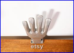 Vintage Metal Hand Deco Style Objet d'art device